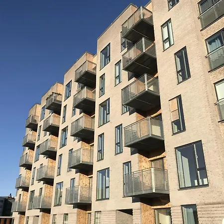 Fantastic 3-bed Wbalcony In North Harbour Apartment *